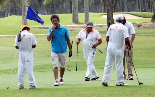 Rodrigo Lombardi, Marcos Pasquim e Humberto Martins jogam golf juntos na tarde de sexta no Itanhagá  (Foto: Marcos Ferreira / Photo Rio News)