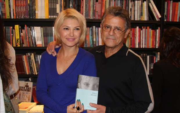 Antonia Fontenelle e Marcos Paulo em lançamento de livro (Foto: Ag Mural da Fama)