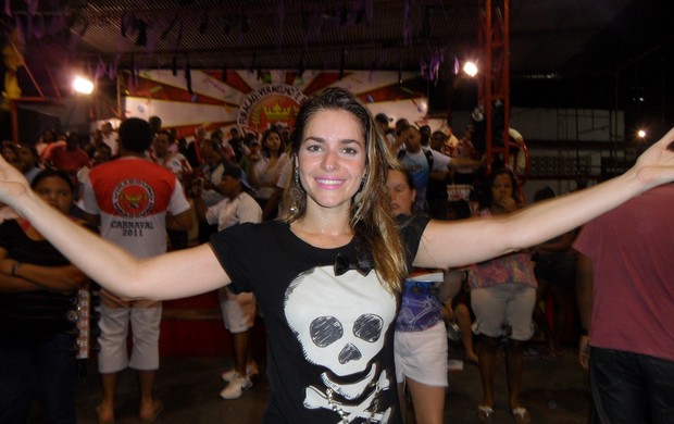 Monique Alfradique treina o samba no pé no ensaio da Viradouro (Foto: Divulgação)