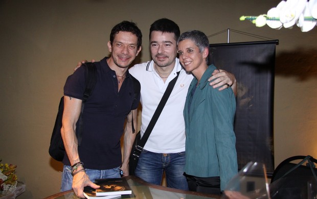 Carlos Tufvesson e André Piva com Nana Moraes (Foto: Alex Palarea/ AgNews)