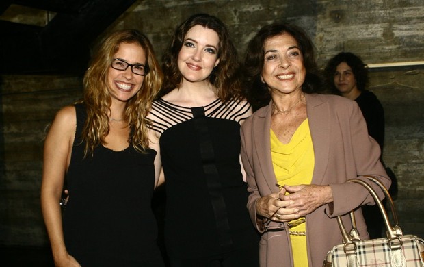 Paloma Duarte, Larissa Maciel e Betty Faria em reestreia teatral (Foto: Marcos Porto / Photo Rio News)