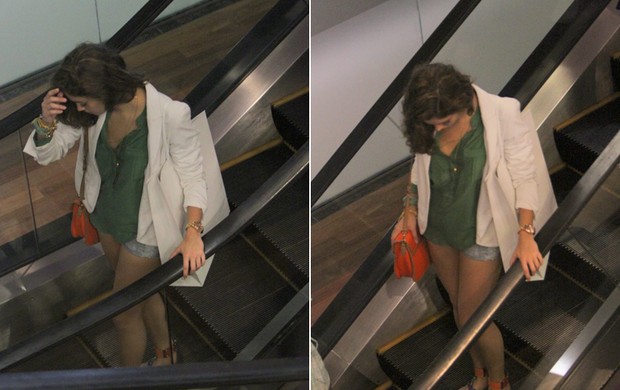 Sophie Charlotte esconde o rosto do paparazzo, em shopping do Rio (Foto: Delson Silva / Ag News)