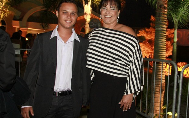 Solange Couto e o marido, Jamerson Andrade (Foto: Isac Luz/EGO)