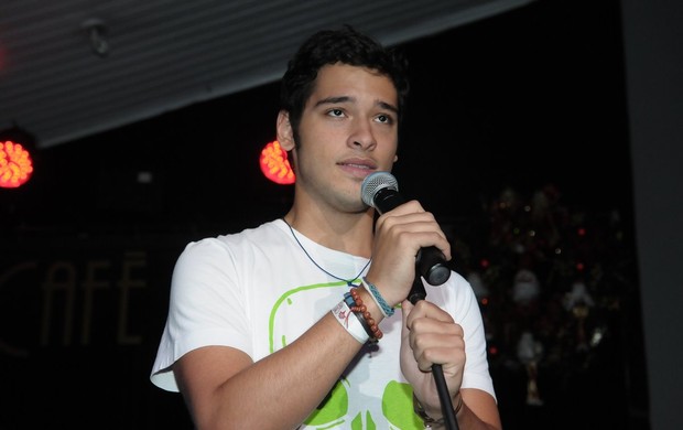 Bruno Fagundes se apresentou com o show Improvável, no Café Paon, em São Paulo (Foto: Francisco Cepeda/ Ag.News)