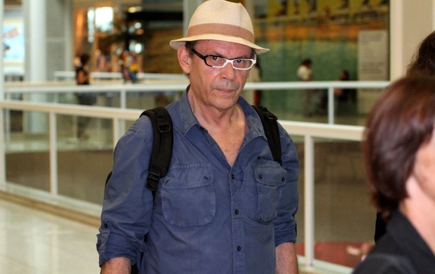 Jose Wilker no aeroporto Santos Dumont, RJ (Foto: Leotty Jr./Agnews)