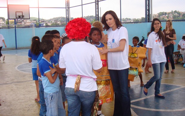Ana Furtado visita projeto de escola mirim (Foto: Giovanna Pagnoncelli / Divulgação)