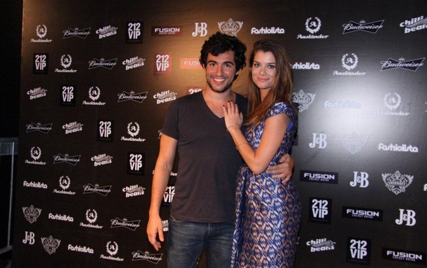 Alinne Moraes e Felipe Simão (Foto: Alex Palarea  / AgNews)