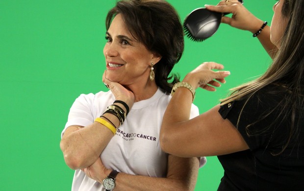 Regina Duarte grava comercial de TV para a Fundação do Câncer (Foto: Alex Palarea / AgNews)