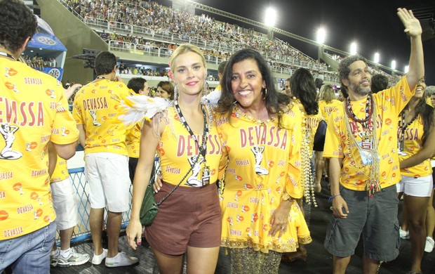 Regina Casé e Carolina Dieckmann (Foto: Thyago Andrade/Photorio News)