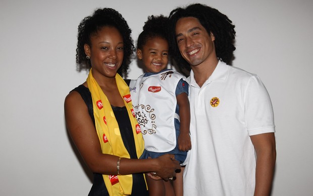 Negra Li com a filha Sophia e o marido Junior Dread (Foto: Photo Rio News/ Manuela Scarpa)