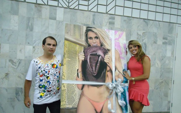 Artista Plástico faz homenagem há Fabiana Teixeira, com pintura em tela (Foto: Luana Safire/Divulgação)