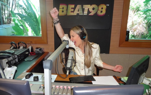 Claudia Leitte visita rádio (Foto: Divulgação)