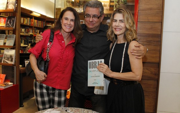 Xuxa Lopes, Flávio Marinho e Maitê Proença em lançamento de livro (Foto: Roberto Filho / AgNews)