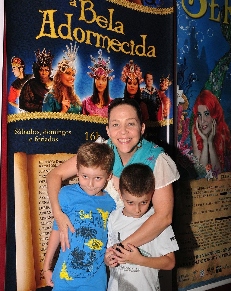 Isabela Garcia com os filhos (Foto: Divulgação)