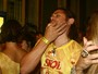 Dado Dolabella se diverte em camarote do carnaval do Recife (Foto: Marcos Porto/Ag News)