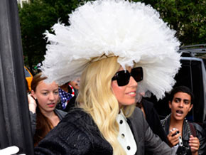 Lady Gaga causa tumulto em Nova York (18/08/11) (Foto: Getty Images)