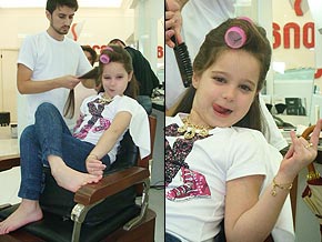 Ana Clara brinca no cabeleireiro (Foto: Arquivo pessoal)