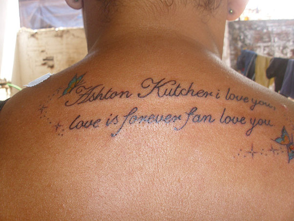 Tatuagem Fã Ashton Kutcher (Foto: Twitter/Reprodução)