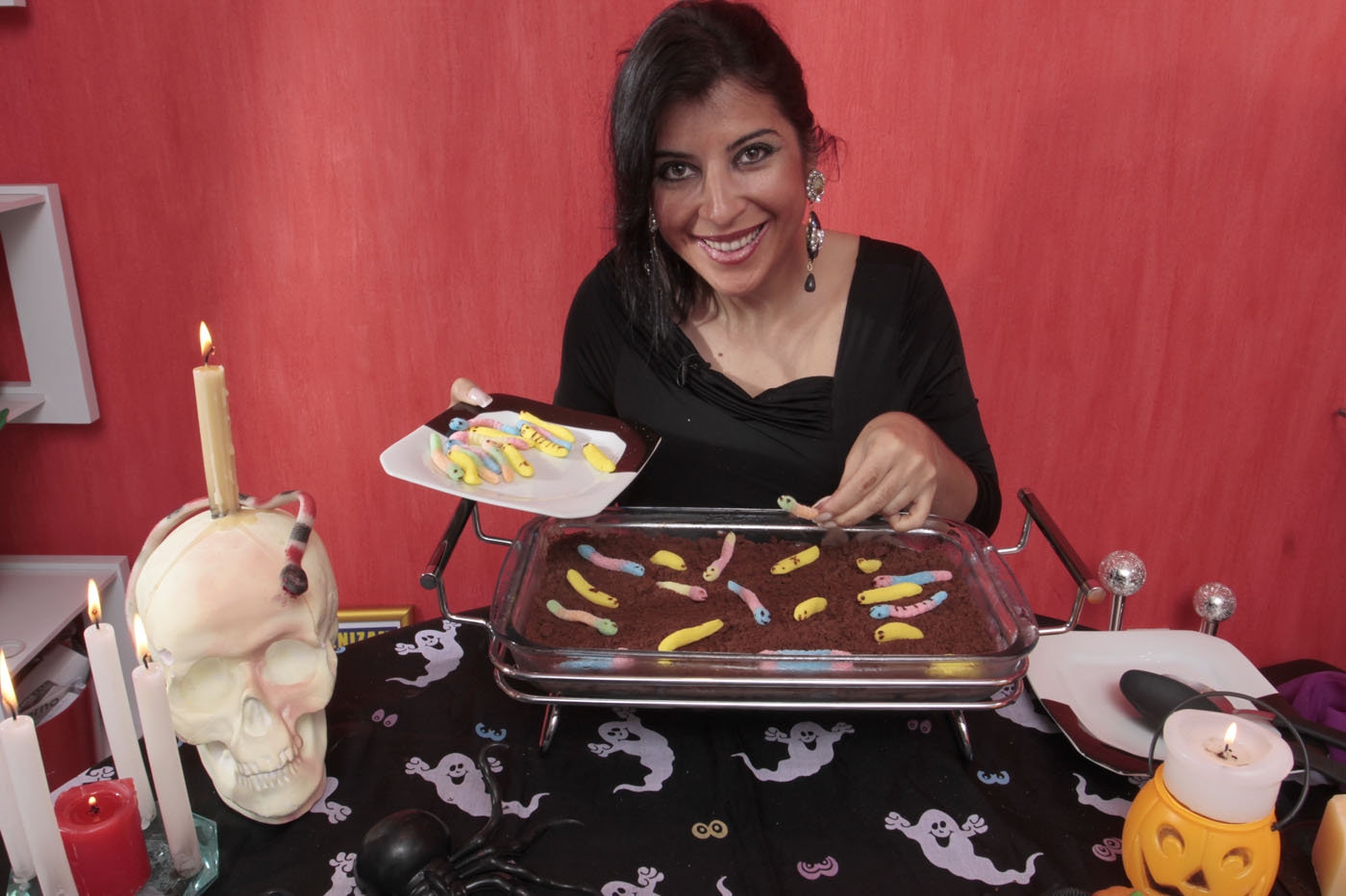Priscila Pires mostra como se faz a receita que ela batizou de Pudim de Minhoca