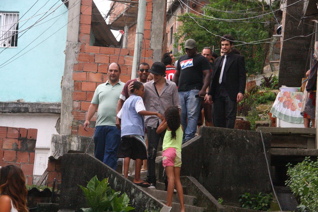 Fiuk gravou o clipe da música 'Quero toda noite' na favela do Vidigal, na Zona Sul do Rio, neste domingo, 30
