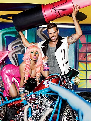 Nicki Minaj e Ricky Martin posam para campanha de cosméticos (Foto: Reprodução)
