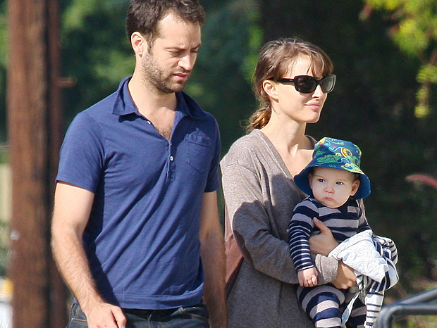 Natalie Portman é mãe do pequeno Aleph, fruto de seu romance com Benjamin Millepied