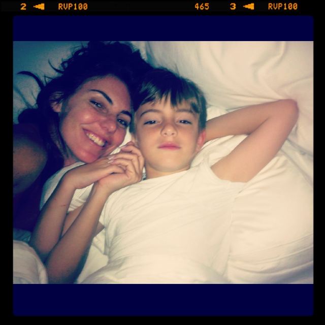 Glenda Kozlowski posta foto com o filho no Twitter (Foto: Reprodução/Twitter)