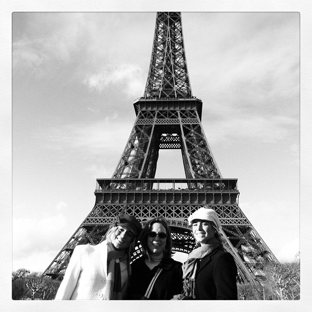 Bia e Branca Feres aproveitam férias em Paris (Foto: Twitter/Reprodução)