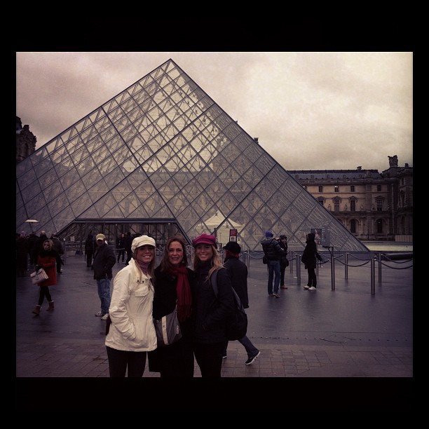 Bia e Bianca em Paris (Foto: Twitter/Reprodução)