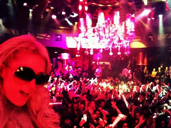 Paris Hilton em Las Vegas (Foto: Reprodução/Twitter)