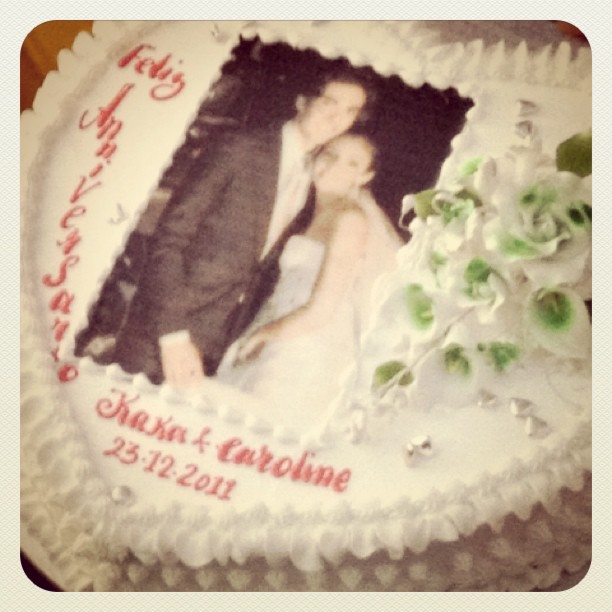 Bolo comemorando seis anos de casados de Kaká e Carol (Foto: Reprodução/Twitter)
