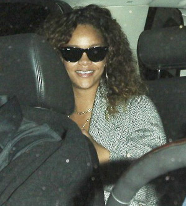 Rihanna saindo da boate 'Greystone Manor' (Foto: Brainpix / Agency)