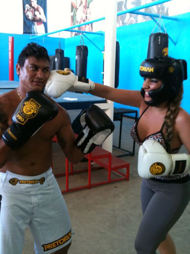 Anamara posta foto com o lutador Popó Freitas (Foto: Reprodução / Twitter)
