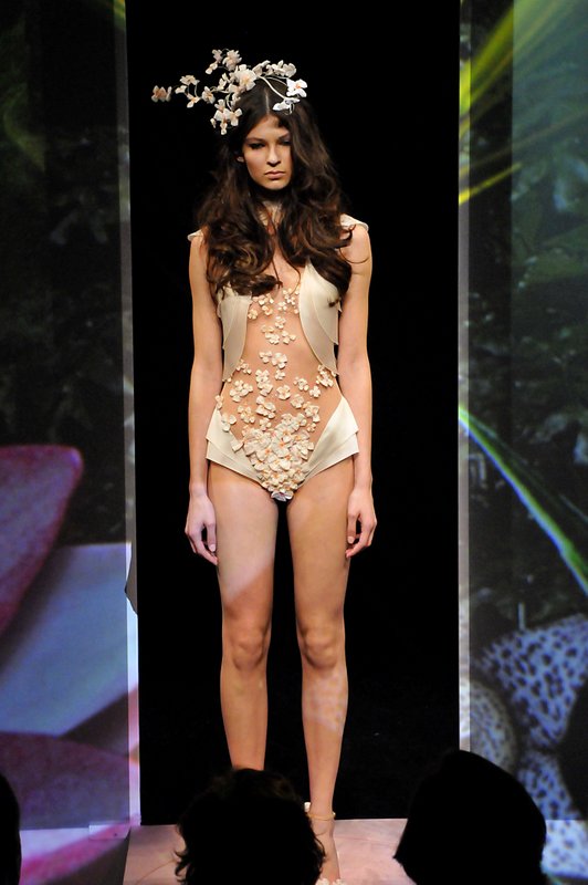 Zahia Dehar lança linha de lingeries em Paris (Foto: Honopix)