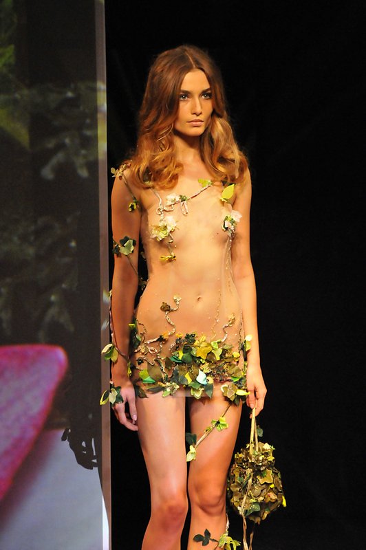 Zahia Dehar lança linha de lingeries em Paris (Foto: Honopix)