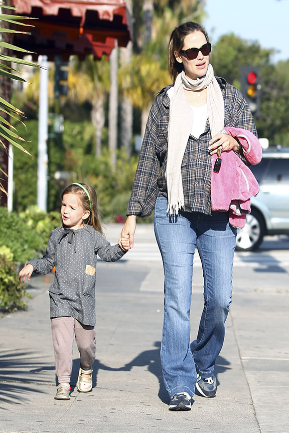 Jennifer Garner e a filha (Foto: Honopix)