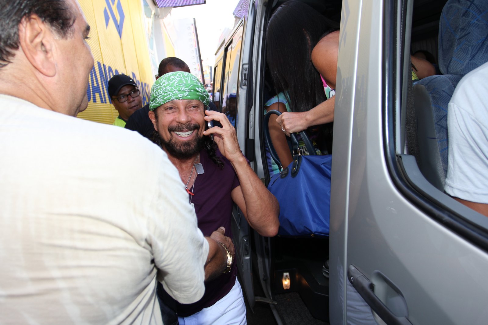 Chiclete com Banana abriu o segundo dia de carnaval em Salvador, nesta sexta, 17