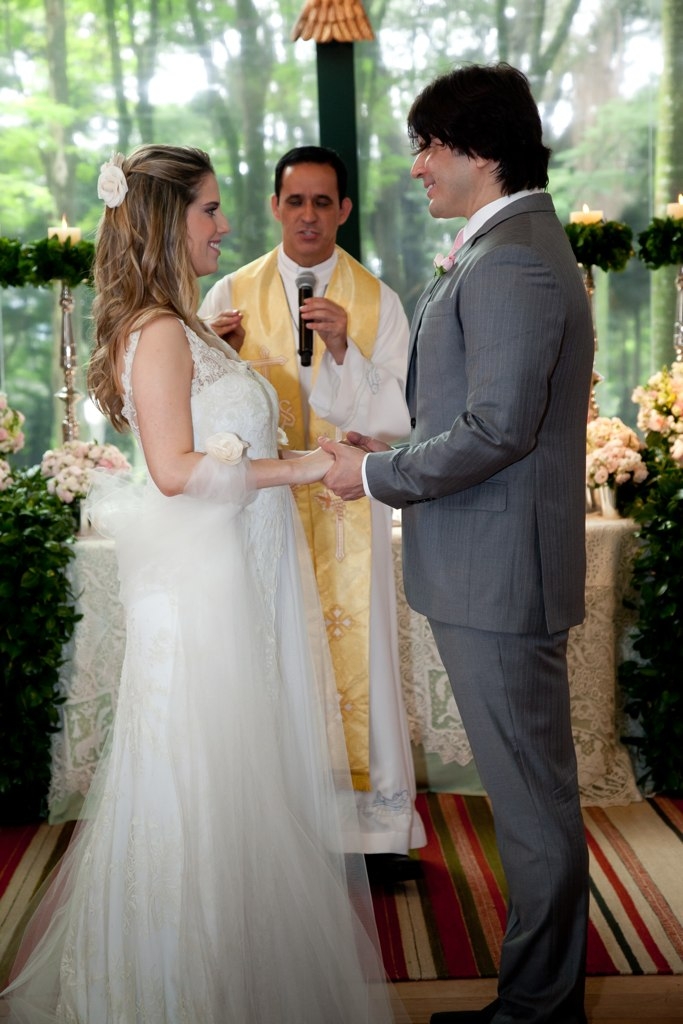 Paulo Ricardo e Gabriela Verdeja durante a bênção