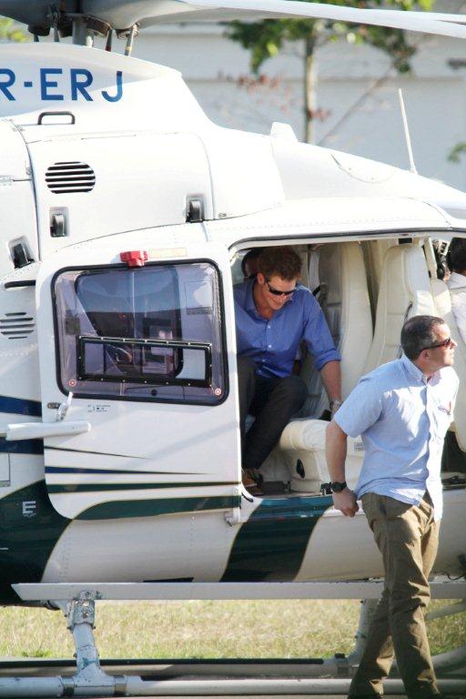 Príncipe Harry passeia de helicóptero no Rio (Foto: Gabriel Reis / AgNews)