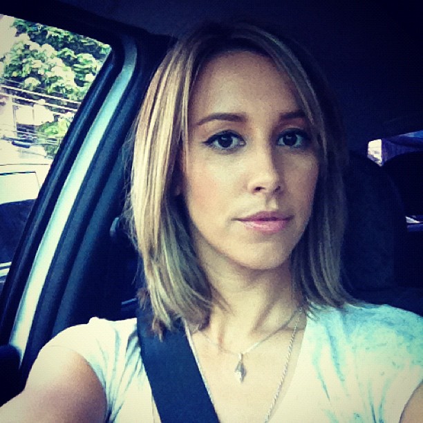 A jornalista Cristiane Dias exibe seu novo corte de cabelo (Foto: Reprodução / Twitter)