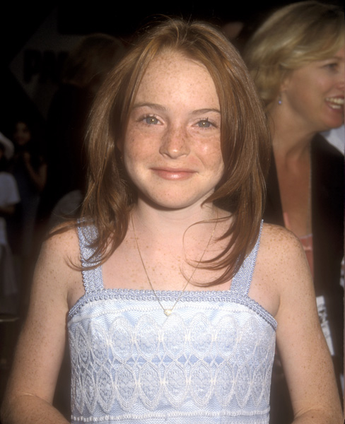 Em 1998, aos 12 anos, Lindsay Lohan surgia na mídia ruivinha e cheia de sardinhas.