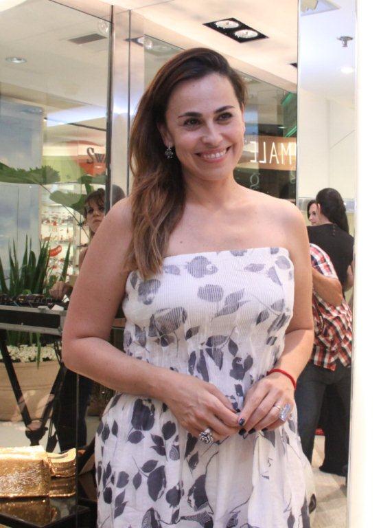 Daniela Escobar vai a reinauguração de loja no Rio (Foto: Onofre Veras/ Ag. News)