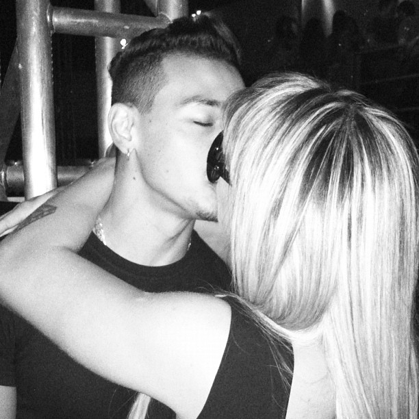 Juju Salimeni posta foto de beijo com namorado (Foto: Reprodução/Twitter)