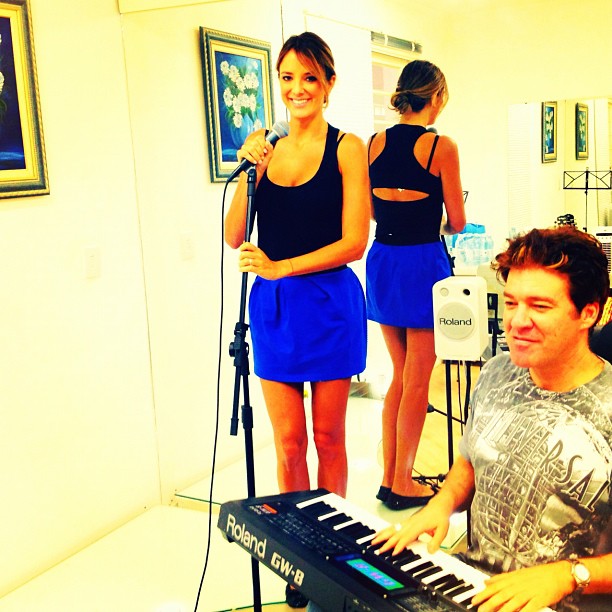Ticiane Pinheiro faz aulas de canto (Foto: Reprodução / Twitter)