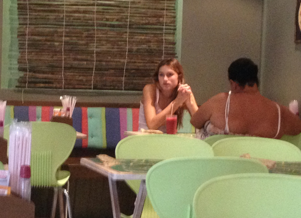 Sasha almoça em restaurante na Barra, no Rio (Foto: EGO)