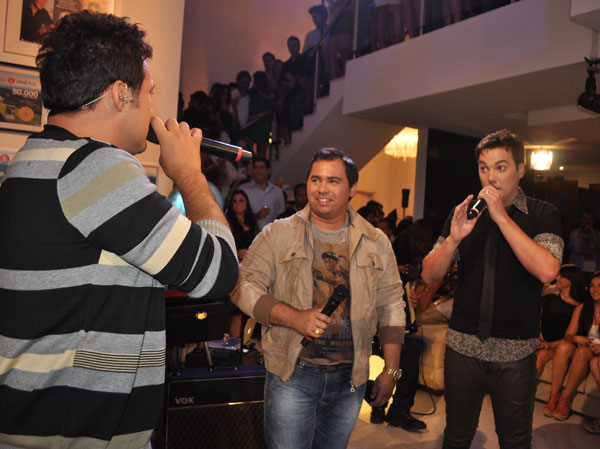 João Bosco e Vinicius cantam com Xand, do Aviões do Forró, em gravação de DVD em Itu, interior de São Paulo (Foto: Divulgação)