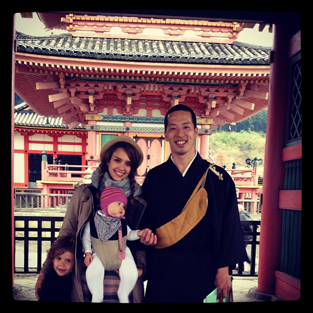Jessica Alba no Japão (Foto: Reprodução/Twitter)