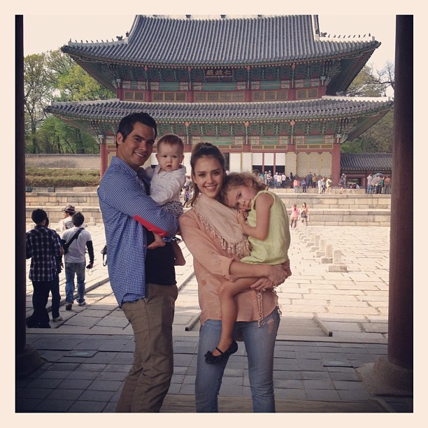  Jessica Alba e família (Foto: Reprodução/Instagram)