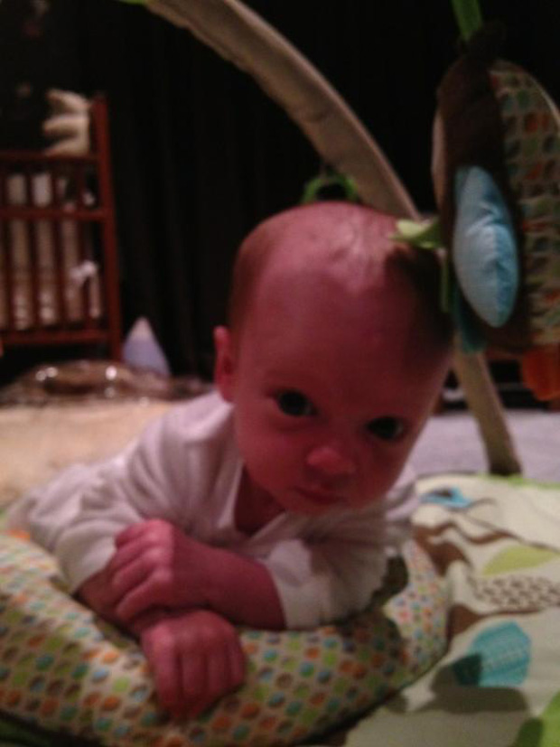 Hilary Duff posta foto do filho (Foto: Twitter / Reprodução)