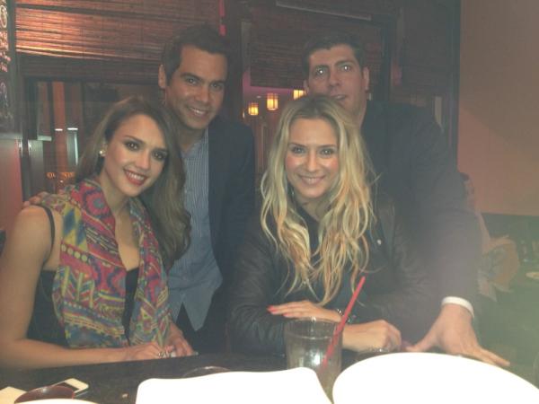 Jessica Alba comemora aniversário com amigos (Foto: Twitter/Reprodução)